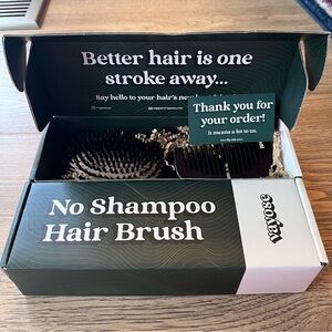 NEW IN BOX - vayose hairbrush